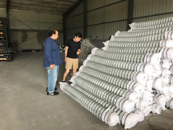Welcom Saudi Arabia client come to visit our chain link fence workshop Welcom Saudi Arabia client come to visit our chain link fence workshop