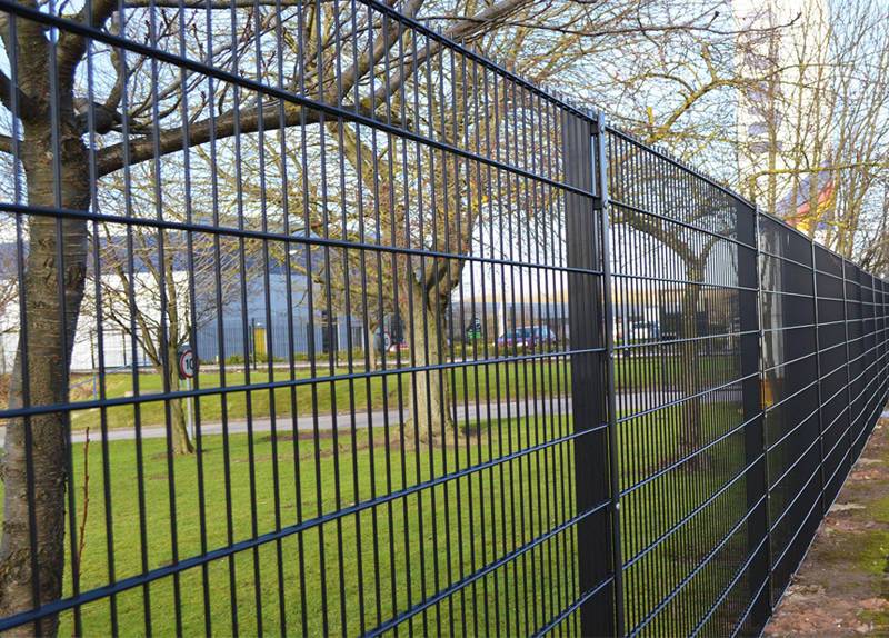Which metal fences are suitable for community protection Which metal fences are suitable for community protection